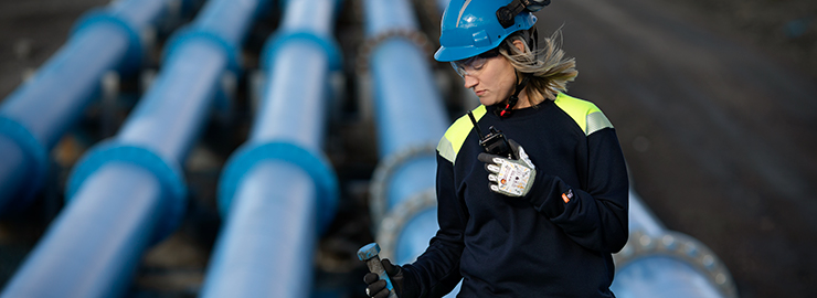 FLAMMEHEMMENDE COLLEGEGENSER / T-SKJORTE